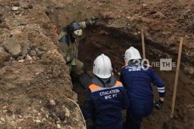 В канализационной яме в Казани двоих рабочих насмерть засыпало грунтом