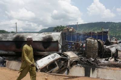 В Нигерии при взрыве бензовоза погибло более 20 человек