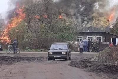 В Тверской области осужденные тушат пожар