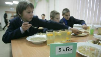 Попова заявила о безопасности почти всех российских школ для очного обучения