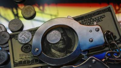 В Волхове за взятку в 2 млн рублей задержали двух полицейских