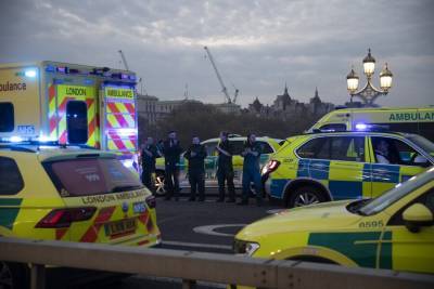 В Лондоне полиция эвакуировала людей с Вестминстерского моста