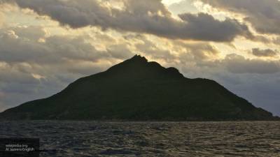 Корабли КНР не уходят из зоны спорных островов Сенкаку