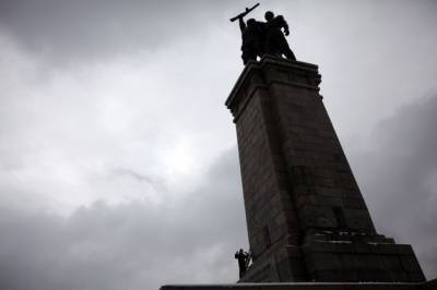 Вандалы в Софии осквернили монумент Советской Армии