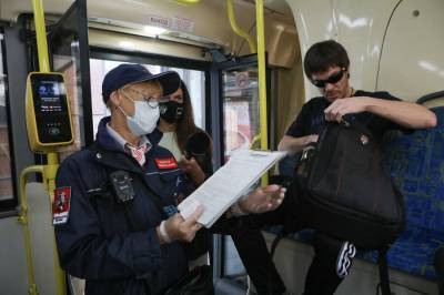 Почти 100 тысяч пассажиров оштрафованы в Москве за отсутствие масок и перчаток