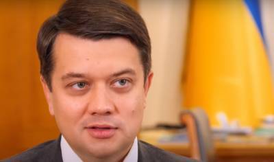 Разумков захотел раздать депутатам по $15 тысяч в месяц, озадачив украинцев: "Кому мало - пусть едут на заработки"