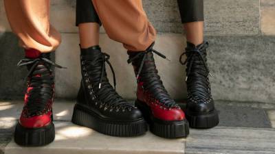 Пэрис Джексон - Новые брутальные высокие ботинки AGL на шнуровке в стиле гранж — новое решение итальянского бренда для базового гардероба, которое подойдет как на каждый день, так и для особого случая - skuke.net - Италия