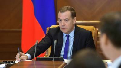 Медведев заявил, что РФ не позволит НАТО ограничить свои права в Арктике