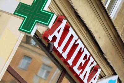 В Петербурге изменили требования к вывескам магазинов, аптек и компаний