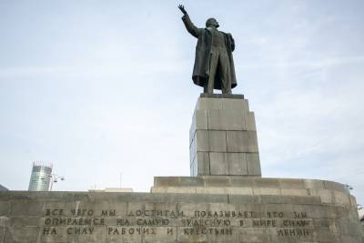 В Екатеринбурге из-за строительства метро могут перенести памятник Ленину