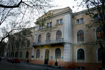 В Одессе мужчина напал на педагога и разбил ей голову