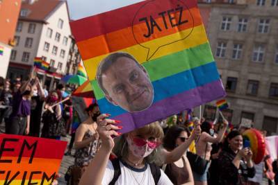 Польша не готова полюбить ЛГБТ, даже за деньги ЕС
