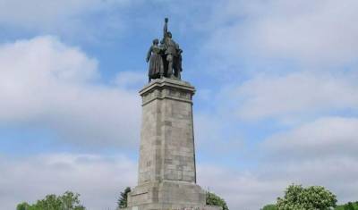 Вандалы осквернили памятник советской армии в Софии