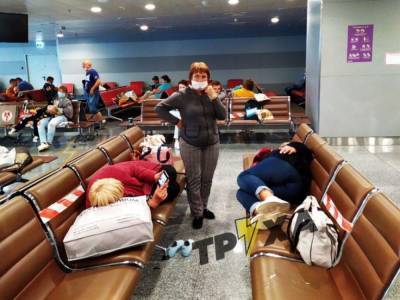 Скандал с самолетом из Турции в Харькове: пассажиров оставили без еды и воды