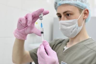 В Минздраве исключили возможность заражения COVID-19 после вакцинации "Спутником V"
