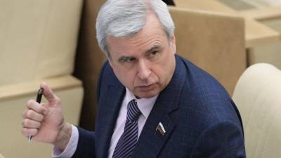 Госдума освободила Лысакова от должности первого замглавы комитета