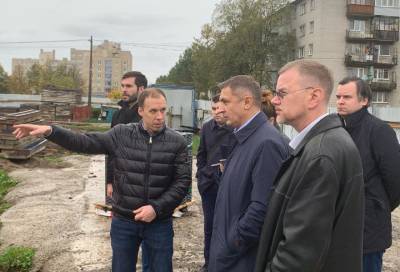 «Работы должны идти по графику»: комиссия проверила стройки соцобъектов в Ломоносовском районе