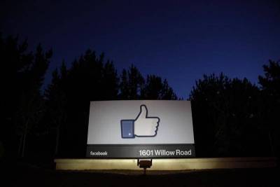 Власти будут бороться штрафами с экстремизмом в FB и Twitter