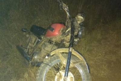 Несовершеннолетний мотоциклист без прав опрокинулся на дороге