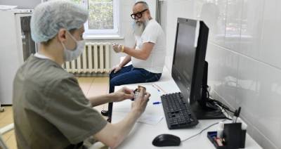 Минздрав РФ разрешил испытывать вакцину от COVID-19 среди лиц старше 60 лет