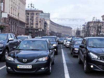 Вечерний Киев сковали масштабные пробки