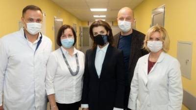 Марина Порошенко побывала в Национальном институте рака, где после масштабной реконструкции будут проводить уникальные трансплантации