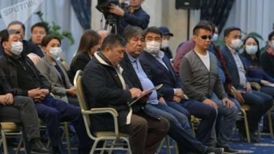 Жогорку Кенеш со второго раза утвердил введение режима ЧП в Бишкеке и избрал спикера