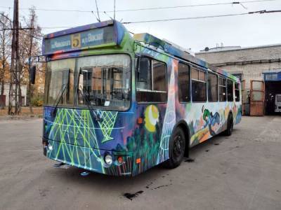 Оформленный граффити троллейбус выйдет на маршрут в Дзержинске