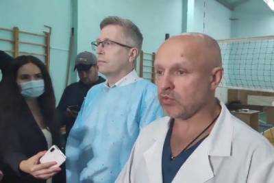 «По личным мотивам»: в Омске уволился врач, лечивший Навального