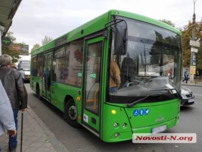 В Николаеве водитель автобуса выгнал отца с детьми из транспорта
