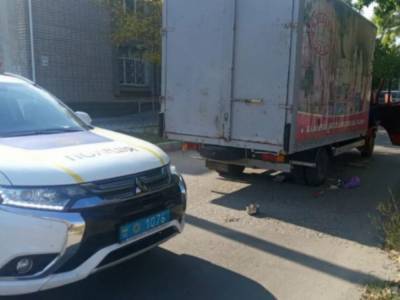 Водитель грузовика Mercedes сбил насмерть 55-летнюю женщину в Очакове