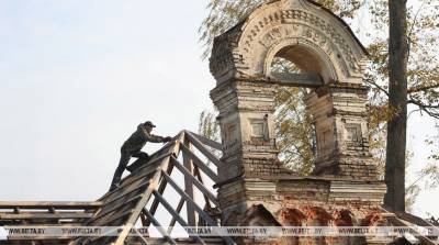 Пенсионер более трех лет восстанавливает часовню XIX века в Толочинском районе