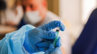 Минздрав разрешил исследование вакцины «Спутник V» на людях старше 60 лет