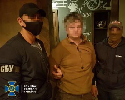 СБУ разоблачила группировку, которая продавала взрывчатку и оружие накануне Дня защитника Украины