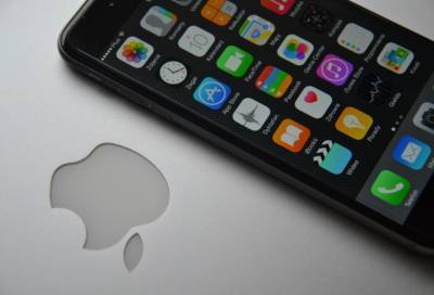 Стала известна цена iPhone 12 в России