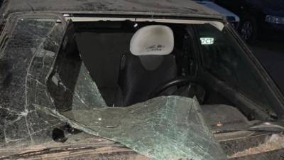 Разбили стекло, порезали колеса и провода, похитили номера: на Луганщине разбили машину правозащитницы
