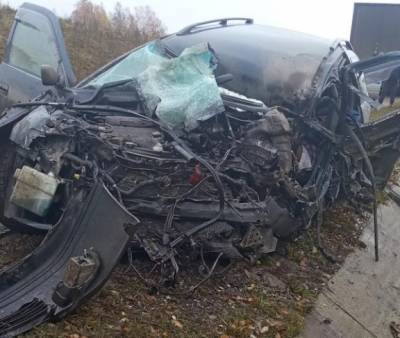 В Кузбассе на трассе фура смяла Toyota, есть погибший: появились фото ДТП