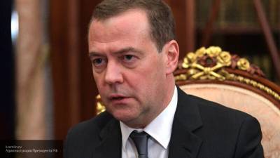 Медведев: назначенные врачами лекарства необходимо выдавать бесплатно