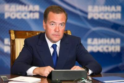 Медведев предложил бесплатно обеспечивать граждан лекарствами по рецептам