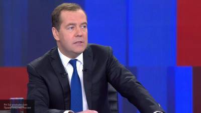 Медведев предложил обеспечивать граждан РФ лекарствами за счет государства