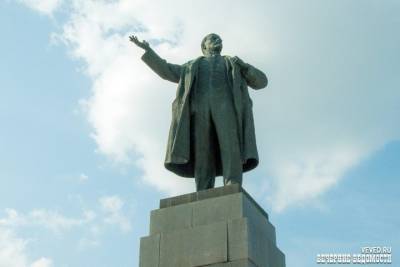 В Екатеринбурге с площади 1905 года могут убрать памятник Ленину