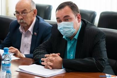Сахалинские депутаты пошатали стул под скандальным главврачом Ефимовым