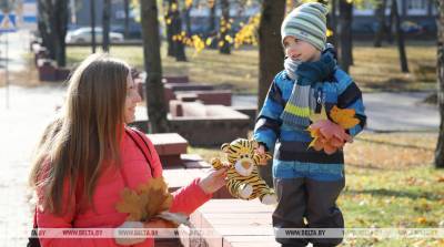 Награждения, консультации, бесплатные стрижки - как поздравят мам Минской области