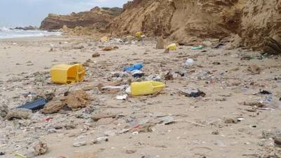 Теперь еще маски и перчатки: названы самые замусоренные пляжи в Израиле