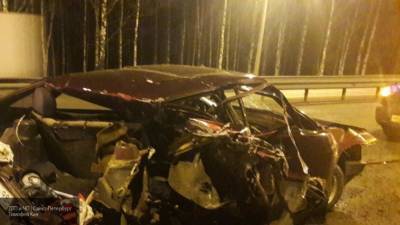 Водитель "Жигулей" попал в больницу после ДТП с грузовиком в Петергофе - newinform.com