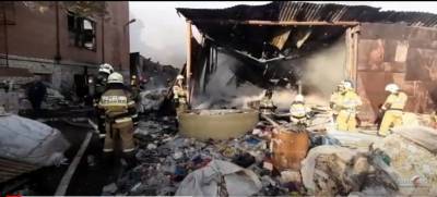 В Батайске ликвидировали открытый огонь в цеху полиматериалов