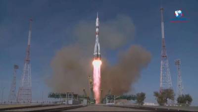Ракета-носитель "Союз-2.1а" с летящим по сверхбыстрой схеме пилотируемым кораблём стартовала с Байконура