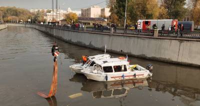 Движение на Костомаровской набережной восстановлено после падения в реку машины