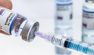 Минздрав разрешил тестировать антикоронавирусную вакцину на пенсионерах
