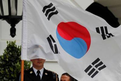 ЦБ Южной Кореи сохранил ставку, пообещал поддержку рынку